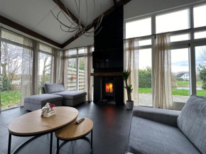 Groot vakantiehuis nabij Amsterdam inclusief jacuzzi